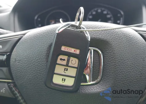 2018 Honda Accord Sport 2.0T z USA, uszkodzony, nr VIN 1HGCV2F31JA022825